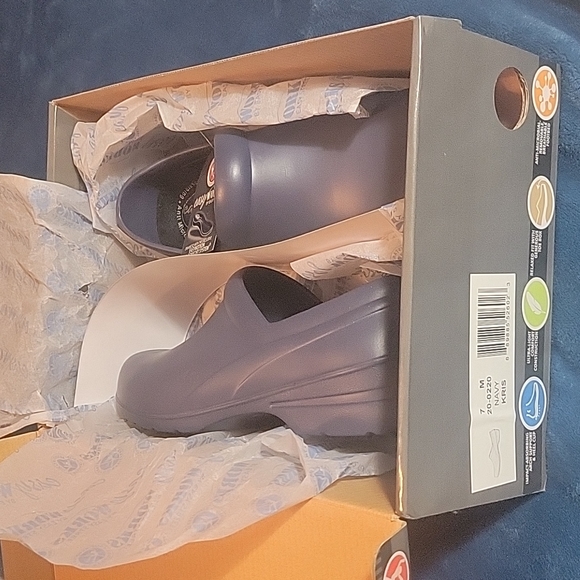 Clogs - Picture 5 of 5